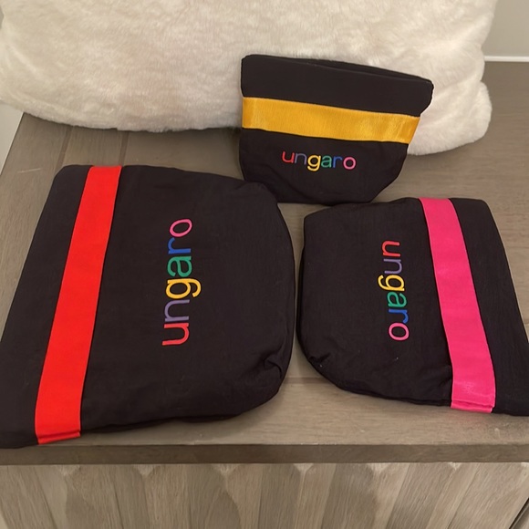 Emanuel Ungaro Paris Logo set of 3 cosmetic bags - Picture 3 of 13